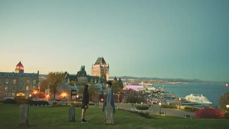 Adegan di lokasi syuting Guardian the Lonely and Great God di Quebec dengan latar kota yang indah.